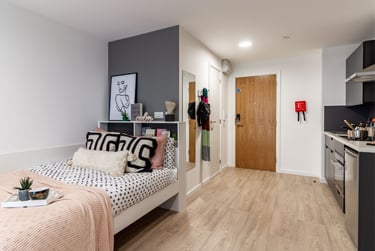 Skyline Gold Studio at Pavilion Court, 20 First Way, Wembley, London, HA90PE - Image 4